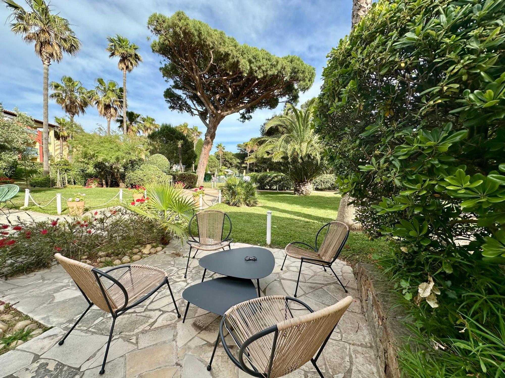La Badine 5P Plage Piscine Clim Jacuzzi Parc Luxuriant Hyères Екстериор снимка